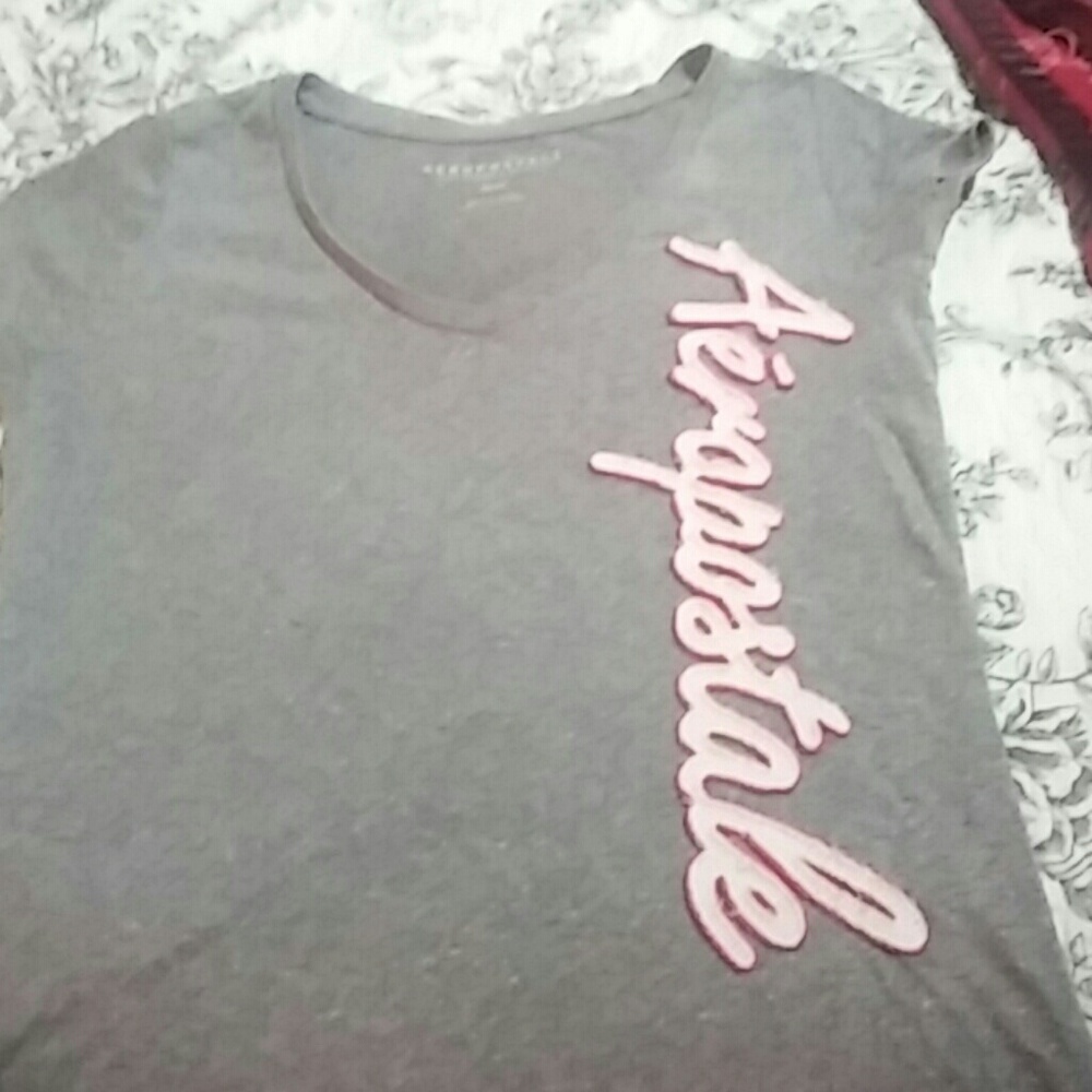 Aeropostale v neck embroidered tee